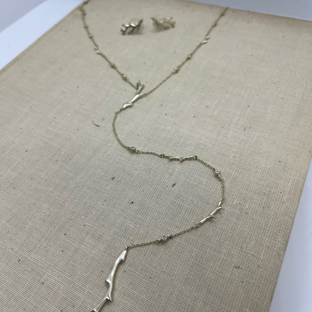 Kendra Scott Coral Lariat Necklace and Earrings Set